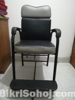 পার্লার চেয়ার